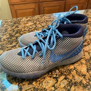 NIKE KYRIE 1 BASKETBALL SHOE, USED